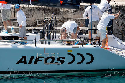 El rey se embarca en el Aifos antes de comenzar una semana de actos en Palma