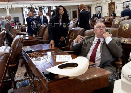 Democratic lawmakers in Texas leave the state in redistricting battle