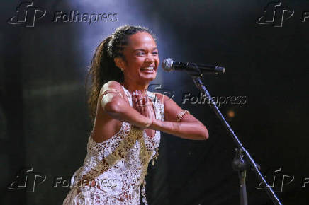 A cantora Agnes Nunes, se apresentou com o convidado Xamã na 3° Edição do C6