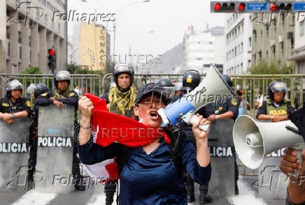 Peru lawmakers vote to oust President Castillo after Congress shut-down threat