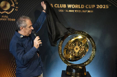 Tour da taça da Copa do Mundo de Clubes Fifa no Museu do Flamengo.