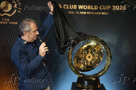 Tour da taça da Copa do Mundo de Clubes Fifa no Museu do Flamengo.