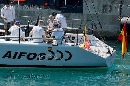 El rey se embarca en el Aifos antes de comenzar una semana de actos en Palma