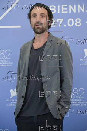 Chien 51 Photocall - 82nd Venice Film Festival