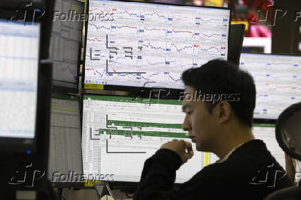 South Korea's Kospi plunges to close at 4,004.42 points