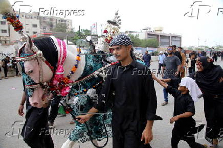 Mourning processions of Shiite Muslims on the eve of Ashura in Karachi