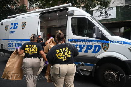 Mulher de 77 anos é morta em um prédio de apartamentos no 7º andar do número 2064 da Barnes Avenue, em Pelham Parkway, Bronx, Nova York