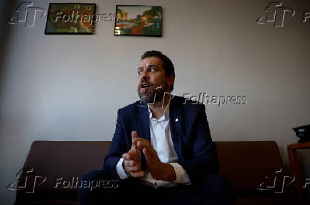 Guilherme Boulos durante entrevista na Câmara dos Deputados