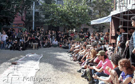 Manifestação contra a desapropriação do Teatro Contêiner