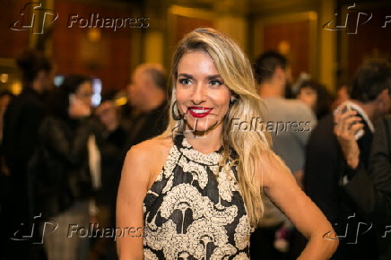 A atriz Monique Alfradique