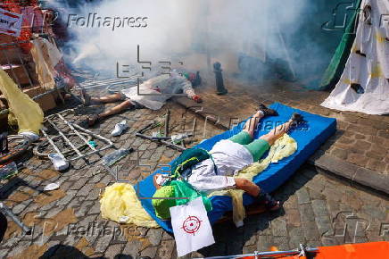 Health unions and workers protest use of aid withholding as weapon of war in Brussels