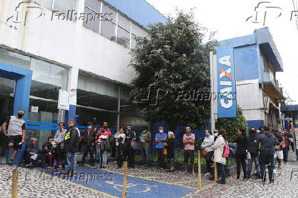 Fila para saque do FGTS em agência da Caixa 