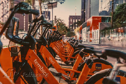  Bicicletas de aluguel estacionadas na avenida Paulista