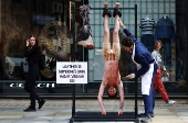 Protesta activistas de PETA