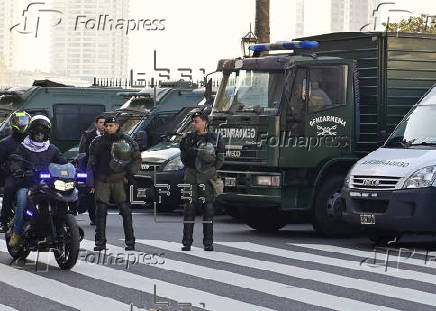 Controles en buses y fuerte despliegue policial por marcha en apoyo a Cristina Fernández