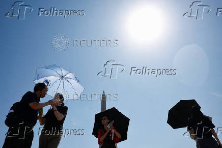Hot summer temperatures hit Paris