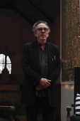 Tim Burton emerge del panteón más grande de México con clase magistral para aficionados