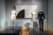 Grandes de la alta costura del siglo XX, como Saint Laurent y Cardin, brillan en Florencia