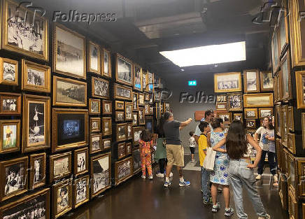 Visitantes no Museu do Futebol em São Paulo