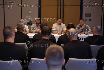 Oleksandr Usyk meets Ukrainian war veterans ahead of his fight against Daniel Dubois