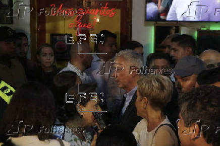 Expresidente Uribe hace mitin electoral en su primer acto público tras quedar en libertad