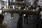 Fieles católicos realizan 'Procesión de los Cristos' al sur de México