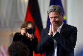 Outgoing German Economy and Climate Minister Robert Habeck hands over to successor Katherina Reiche