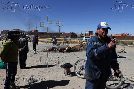 Organizaciones de vecinos bloquean calles y exigen solución a crisis económica de Bolivia