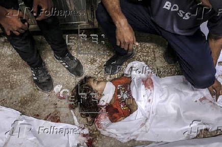 Mourning the dead at Al Shifa hospital