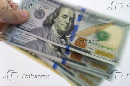 Dólar passa de R$ 6,20