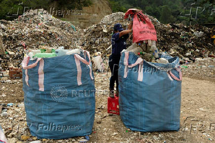 Atlantic Ocean protected from garbage by Ocean Cleanup barriers in Guatemala