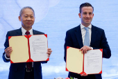Li Shih-chiang, NCSIST president and Lorenz Meier, Auterion's founder and chief executive, pose for a photo after signing an MOU at a sea drone event in Yilan