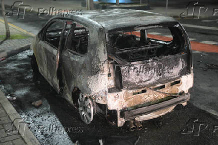 Pos Athletiba - carro incendiado