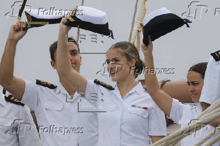 El buque escuela Juan Sebastián de Elcano llega a Marín