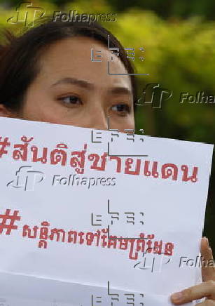 Protesters in Bangkok call for end of Thai-Cambodian border dispute