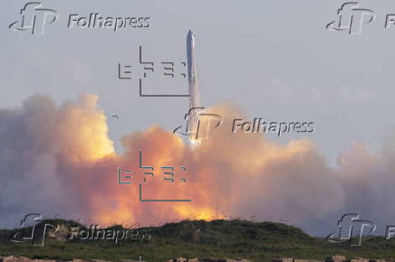 La nave Starship de SpaceX cumple con éxito su décima prueba después de tres fallidas