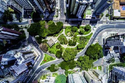 Vista aérea da Praça do Japão na cidade de Curitiba, no Paraná