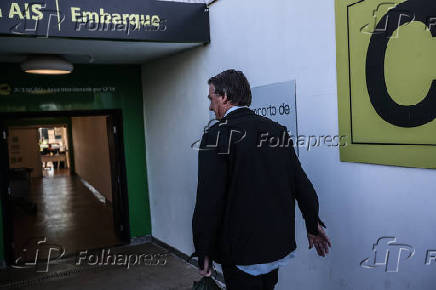 Jair Bolsonaro embarca para Porto Alegre