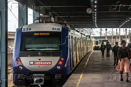 Vista das plataformas da estação de metrô de Esteio