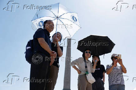 Hot summer temperatures hit Paris