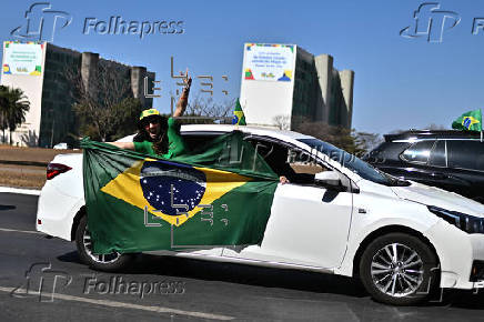 Seguidores de Bolsonaro hacen una caravana en Brasilia contra el juicio por golpismo