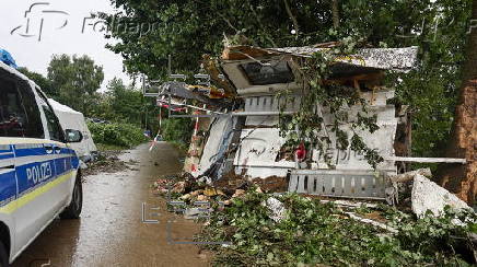 Passenger train derails in southwestern Germany