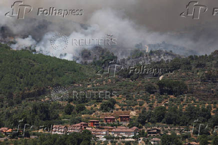 Firefighters battle a wildfire raging in Spain?s Avila region