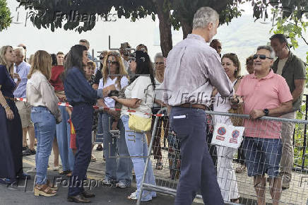 Los reyes inician su visita a las zonas afectadas por el incendio de Jarilla (Cáceres)