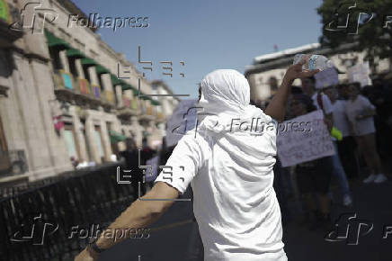 Estudiantes protestan por segundo día consecutivo por asesinato de alcalde en oeste de México