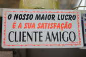 Placa com ditado popular em
