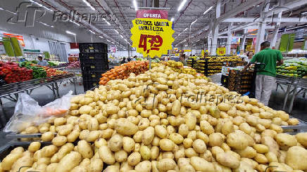 Produtos à venda em mercado atacadista em SP