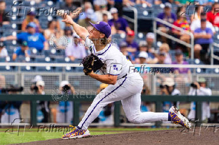NCAA Baseball: College World Series-Arkansas v LSU