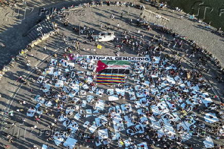 Flash mob in Naples for Gaza victims