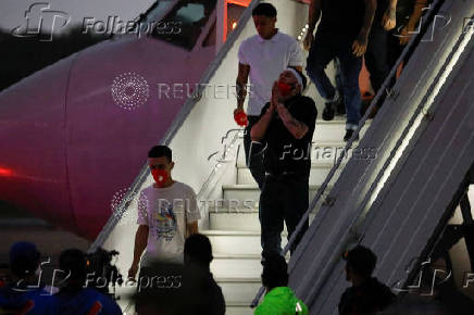 Venezuelans migrants detained in El Salvador arrive to Venezuela
